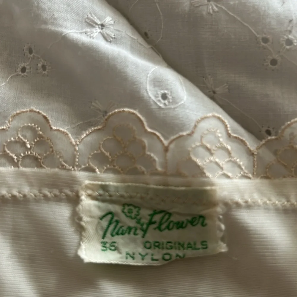 VINTAGE Elegant Cream Lace Trim Nightgown-slip dress - Picture 7 of 8